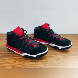 Air Jordan Max Aura Black/Red Men's Mid-Top Basketball Sneakers 11